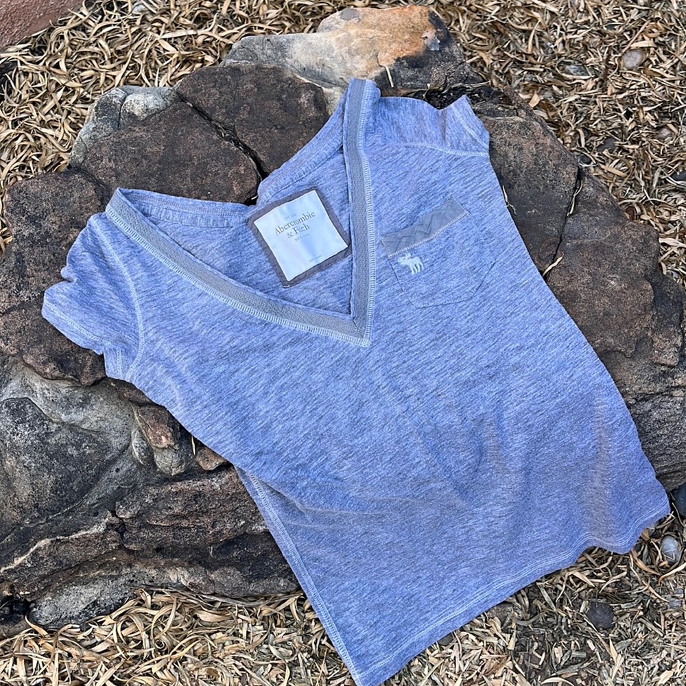 Abercrombie & Fitch vneck tee